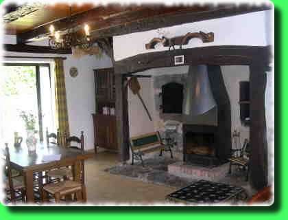Sight of the living-room and the 'cantou' of the cottage